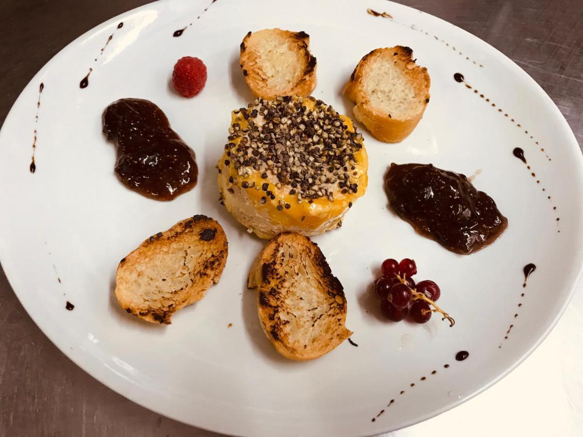 Hotel Restaurant L'Agapanthe Pont-de-Salars Екстер'єр фото