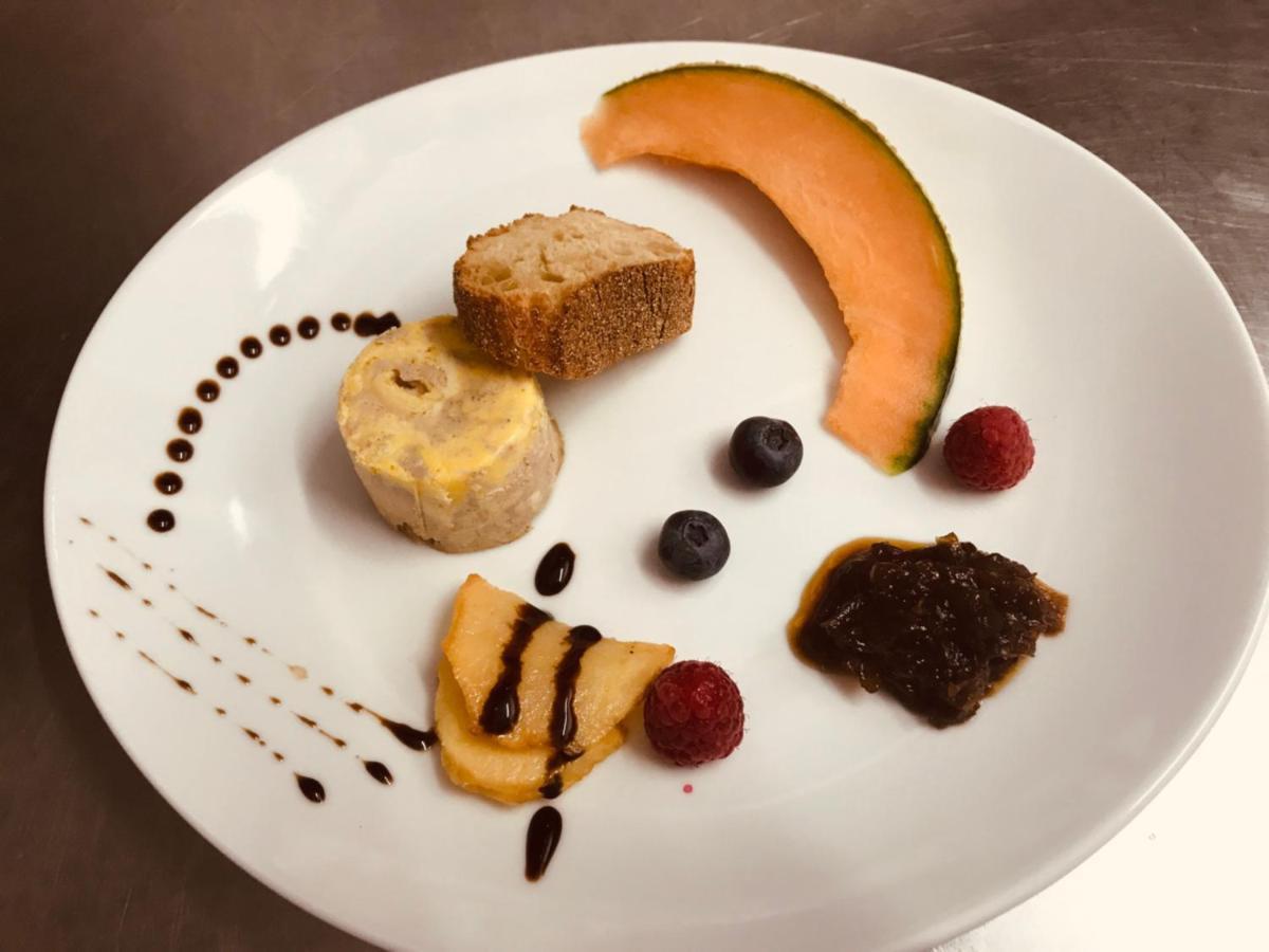 Hotel Restaurant L'Agapanthe Pont-de-Salars Екстер'єр фото