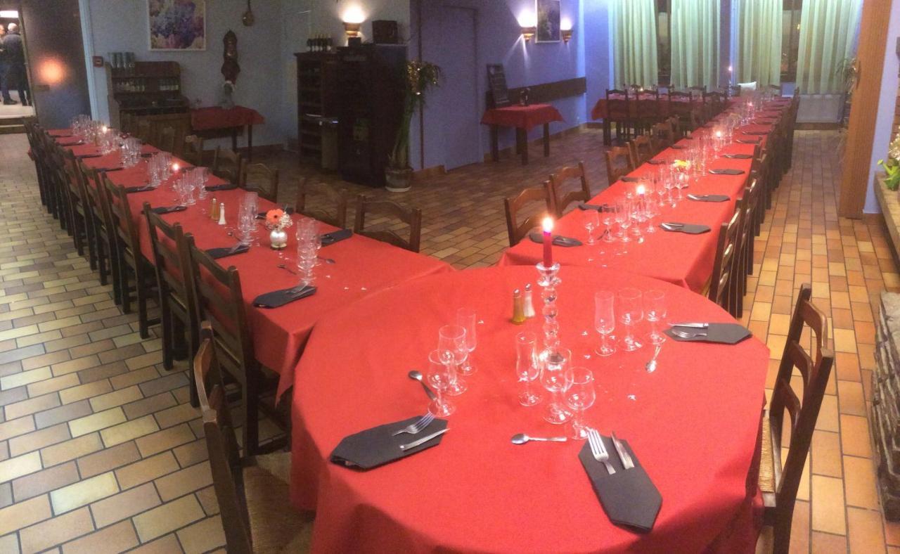 Hotel Restaurant L'Agapanthe Pont-de-Salars Екстер'єр фото