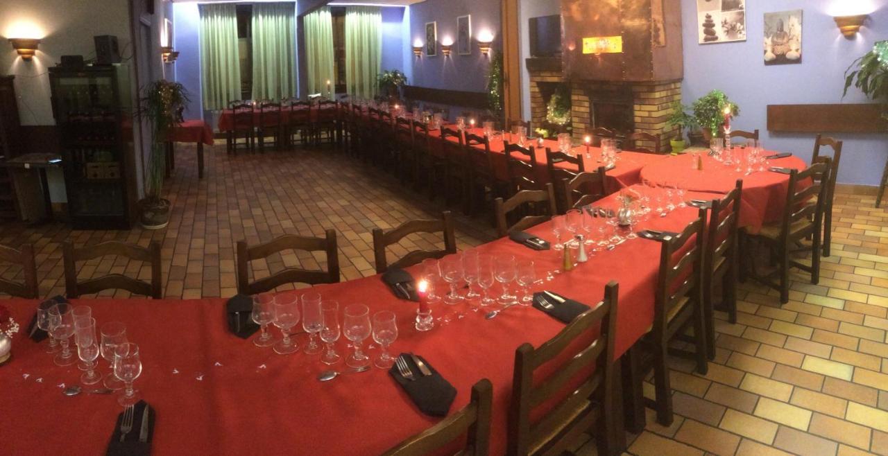 Hotel Restaurant L'Agapanthe Pont-de-Salars Екстер'єр фото