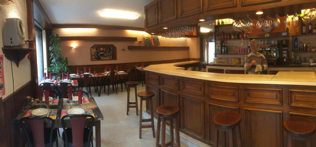 Hotel Restaurant L'Agapanthe Pont-de-Salars Екстер'єр фото