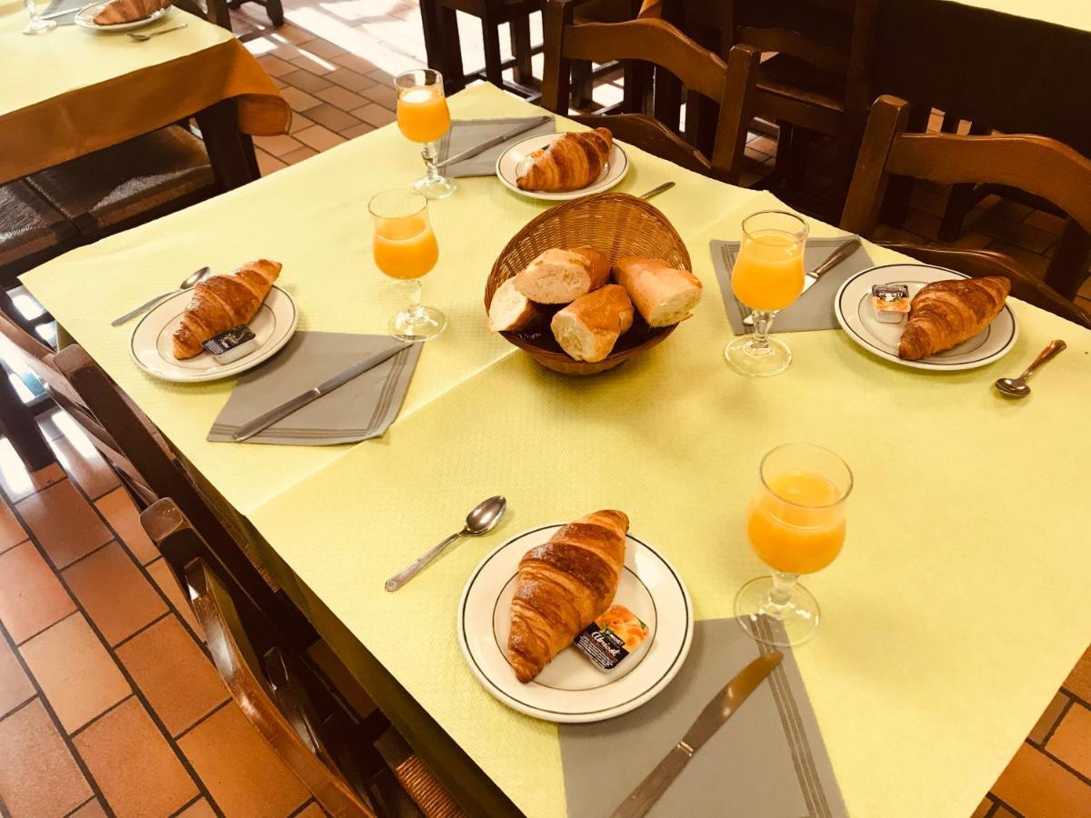 Hotel Restaurant L'Agapanthe Pont-de-Salars Екстер'єр фото